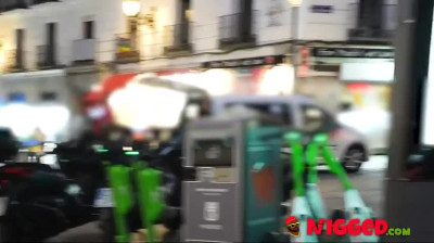 Madurita española comparte piso con un negro bien dotado