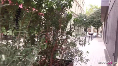 Madura española se folla a un alemán por dinero