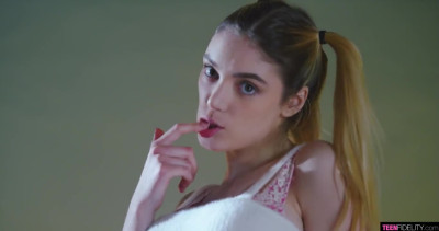 La inocente jovencita es una viciosa