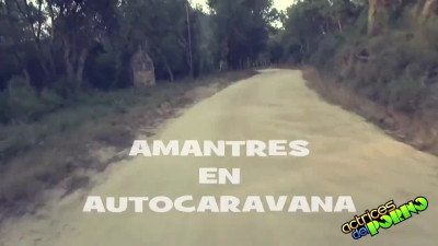 Dos españolas follan en una autocaravana