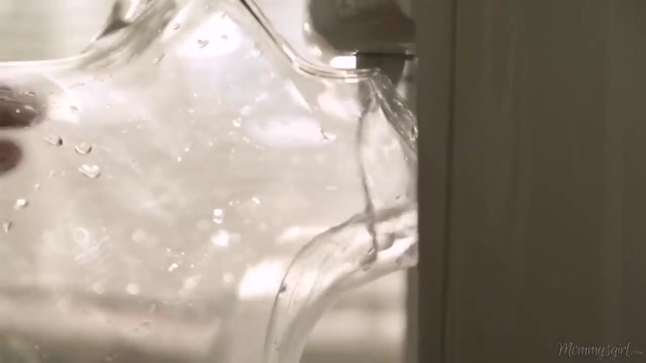 Watch Stepmom wants to try that squirt Porn Video - ePornSup.