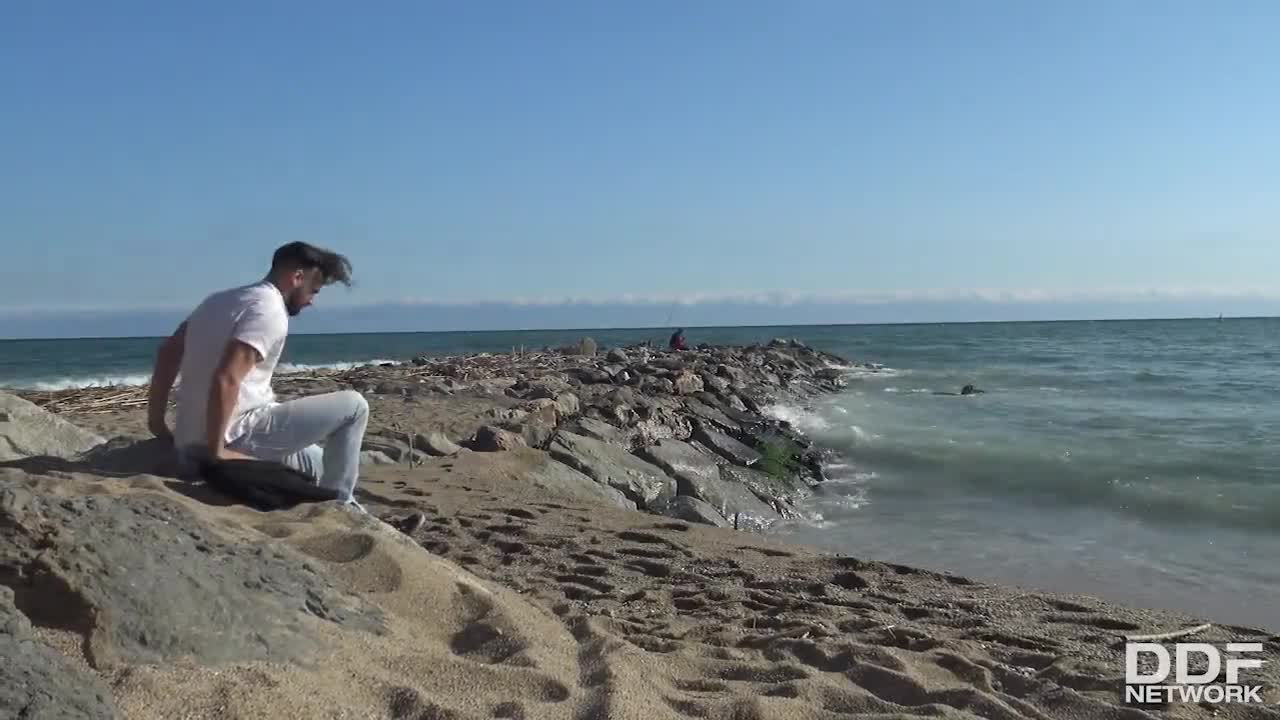 Watch A rescue with a happy ending Porn Video - ePornSup.