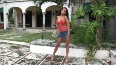 Janessa brazil masturbating in the backyard