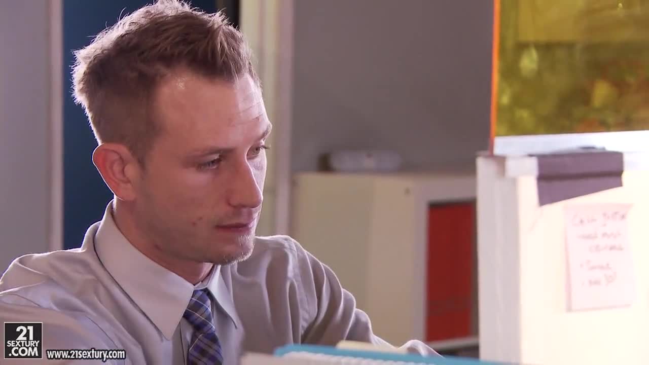 Watch Janice seduces her coworker with her feet Porn Video - ePornSup.