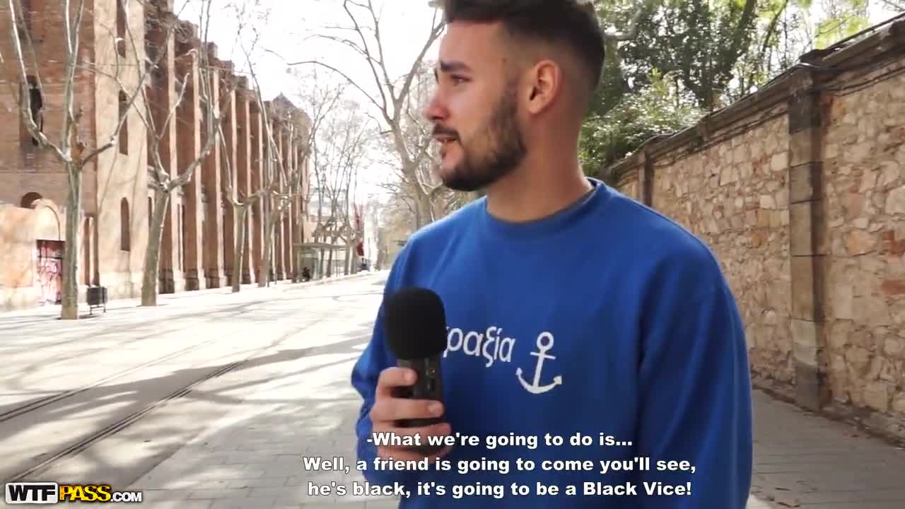 Watch Improvised threesome in the middle of the city Porn Video - ePornSup.