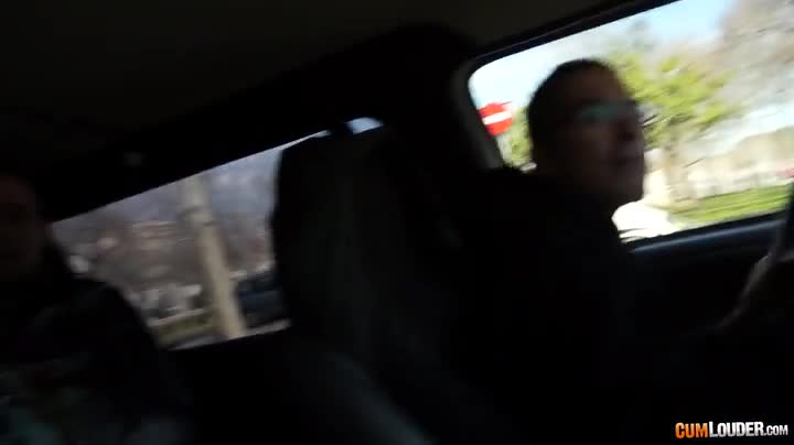 Watch Jovencita con vicio se sube a follar en la furgo Porn Video - ePornSup.