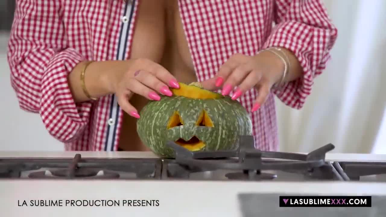 Watch Milf italiana follando en Halloween Porn Video - ePornSup.