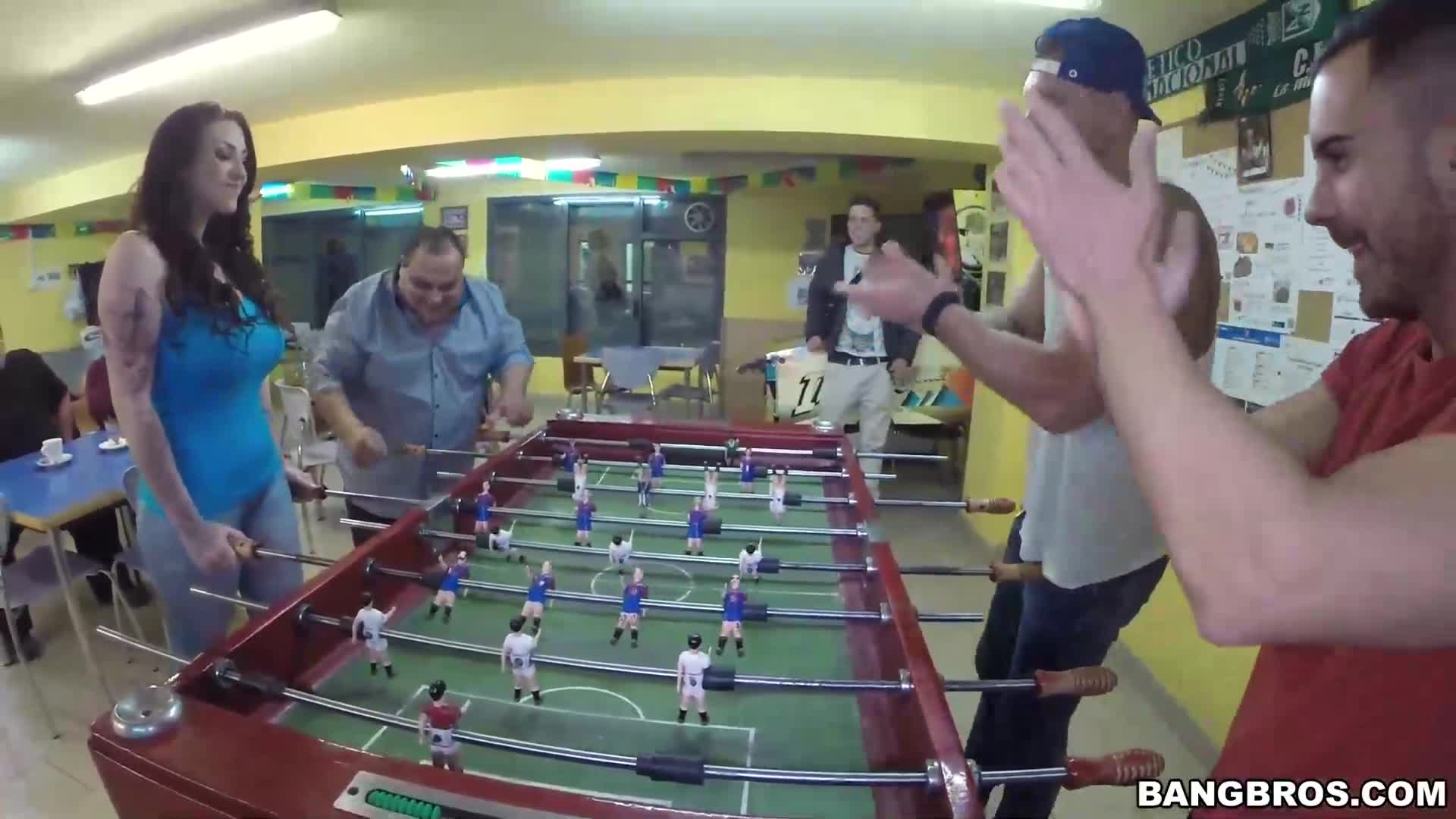 Watch Británica follando en un "Typical Spanish Bar" Porn Video - ePornSup.