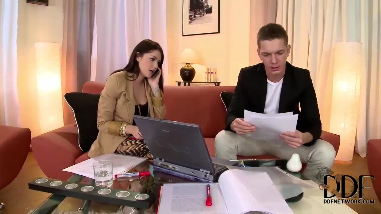 Watch Evitando la adicción al trabajo Porn Video - ePornSup.