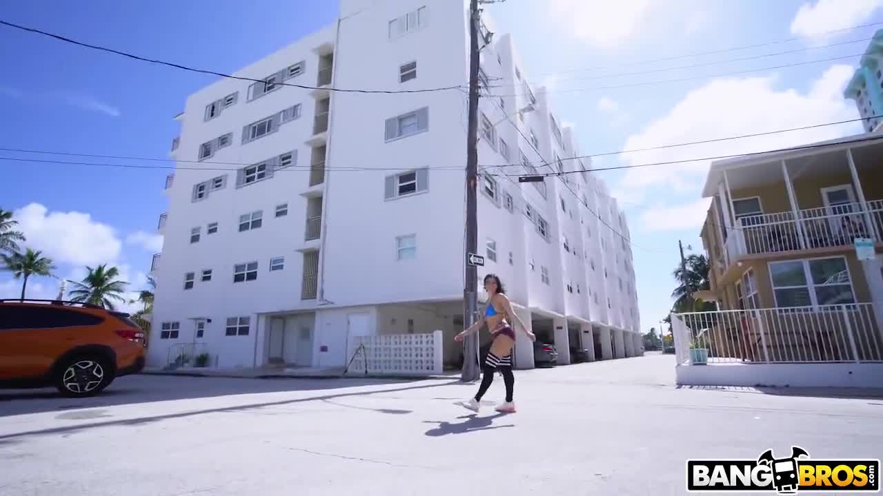 Watch Mona Azar's mega ass Porn Video - ePornSup.