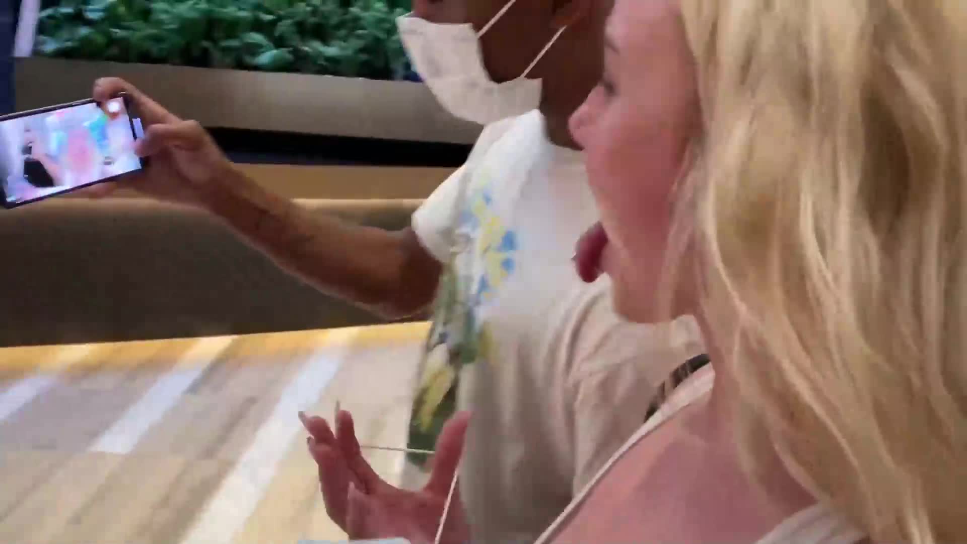 Watch Cogiendo en un parqueo del centro comercial Porn Video - ePornSup.
