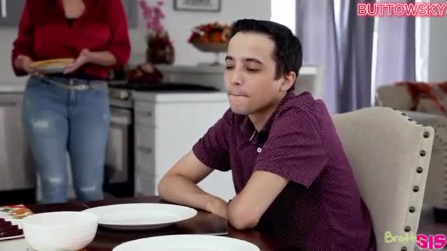 Watch Hermanastra de regalo para acción de gracias Porn Video - ePornSup.