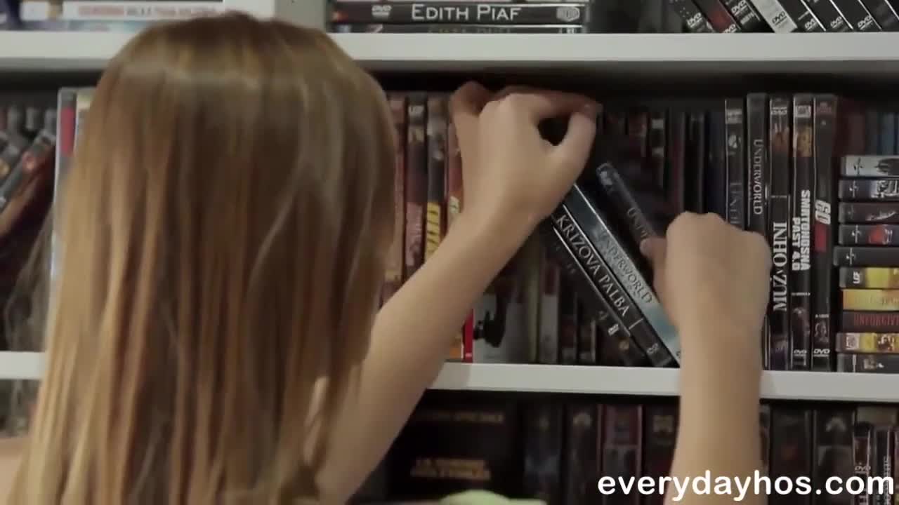 Watch When your girlfriend discovers your porn collection Porn Video - ePornSup.
