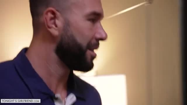 Watch London River-Tonight's Girlfriend-(Busty Blonde London River smothers fan with her big, juicy ass) Porn Video - ePornSup.