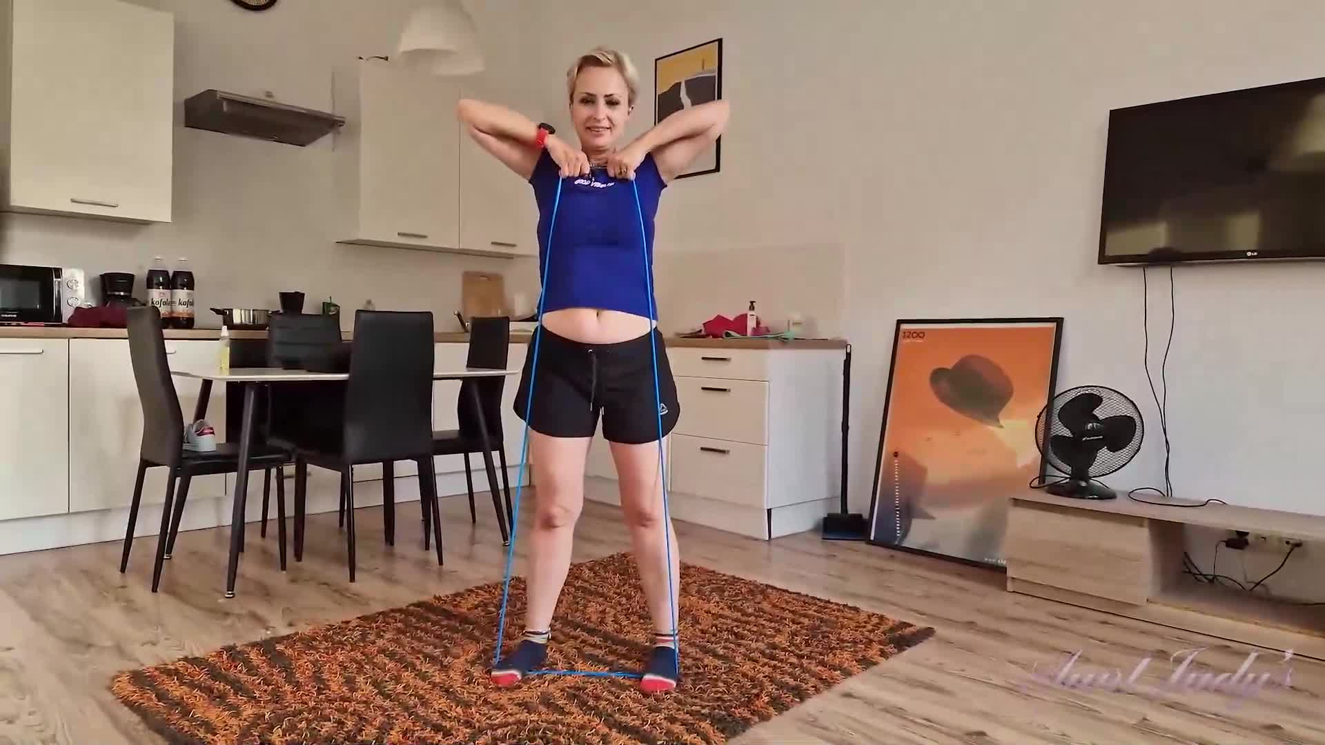 Watch Busty Amateur MILF Wanilianna gets a Full Workout Porn Video - ePornSup.