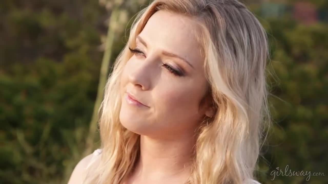 Watch karla kush & mona wales Porn Video - ePornSup.