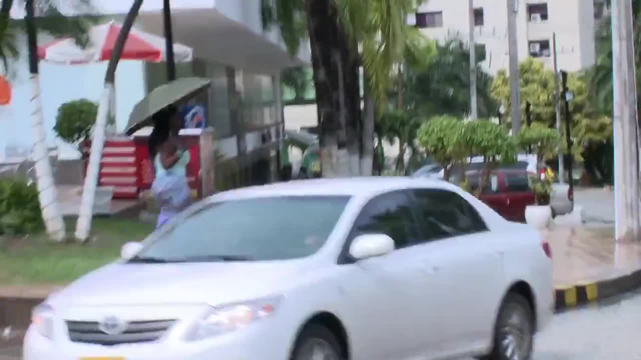 Watch Enorme colombiana negra follando a un pequeño latino Porn Video - ePornSup.